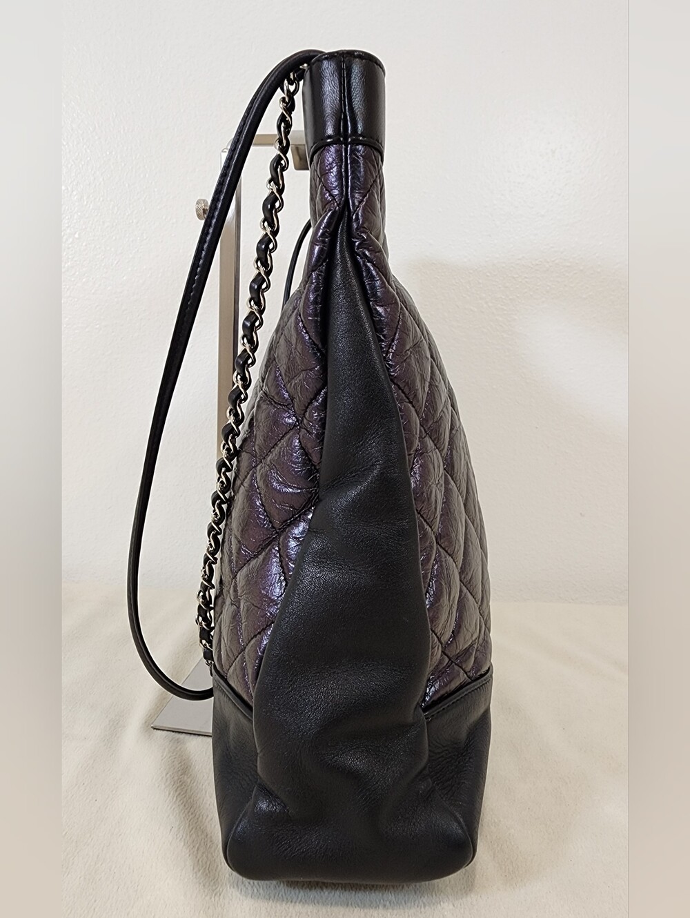Chanel 31 Crinkled Calfskin Iridescent 2 Way - Picture 4 of 16